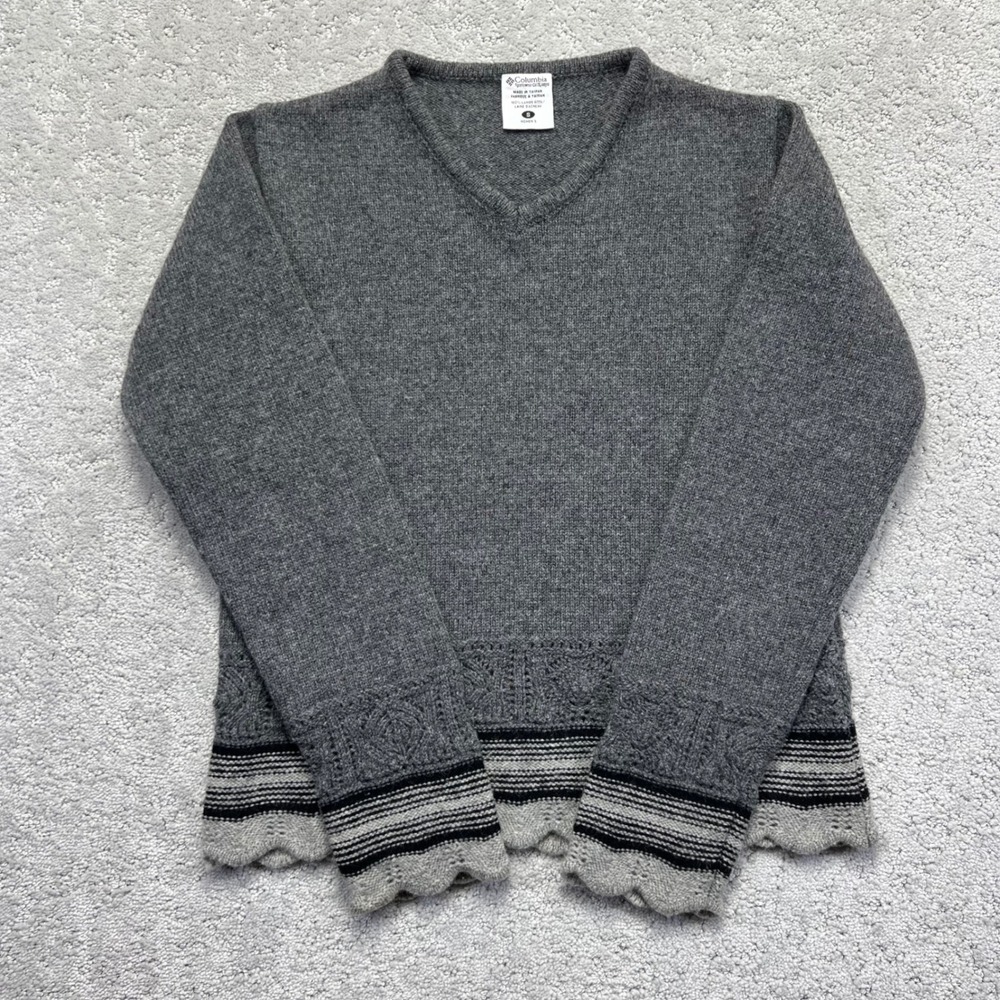 VINTAGE Columbia Sweater Womens S/P Grey 100% Lambswool V-Neck Knit Hem Gorpcore